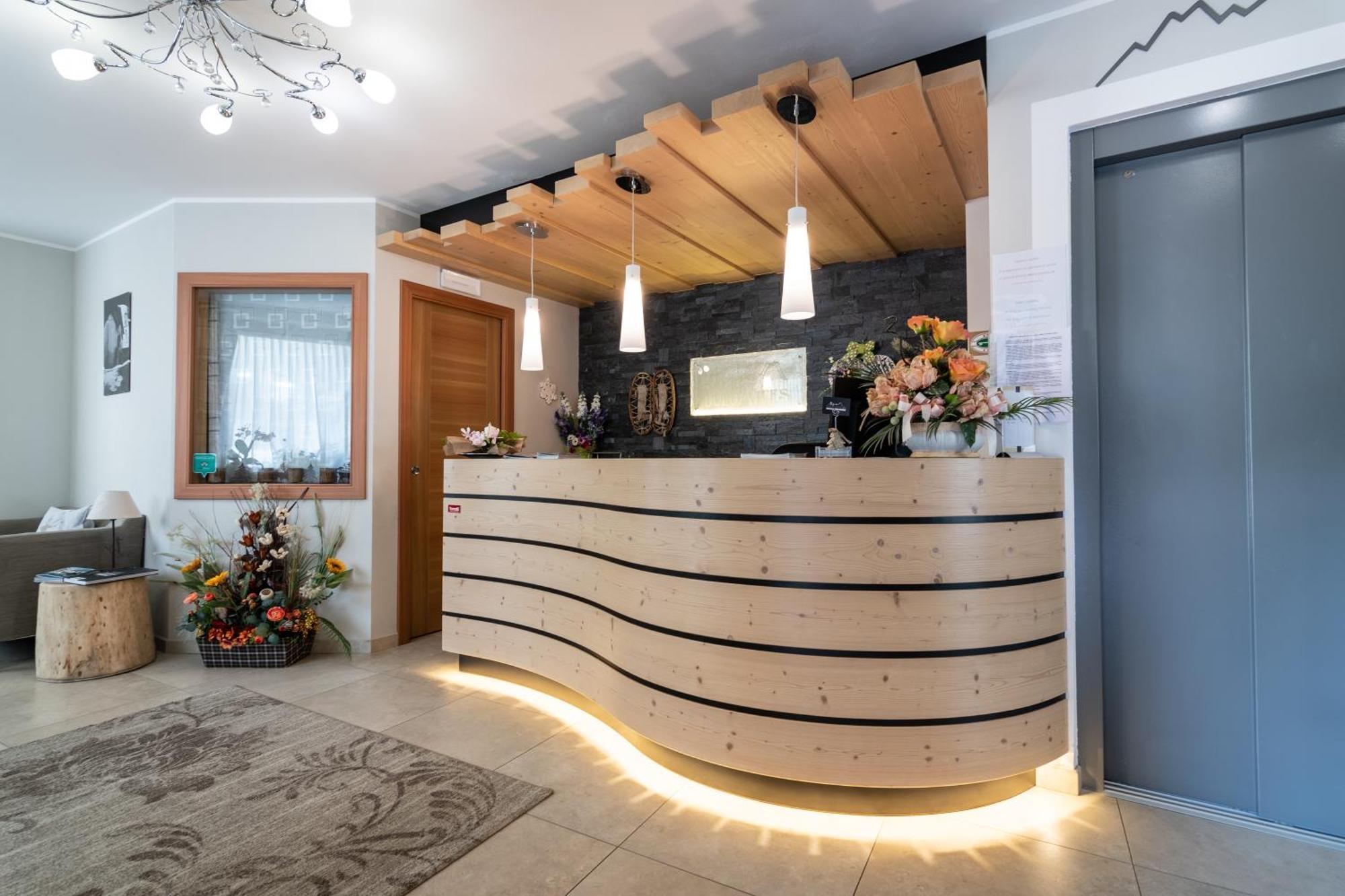 Aparthotel Dolomites Living&Relax Commezzadura Exterior photo